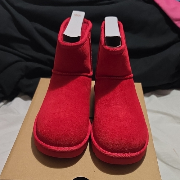 UGG (No Box) - Picture 2 of 5